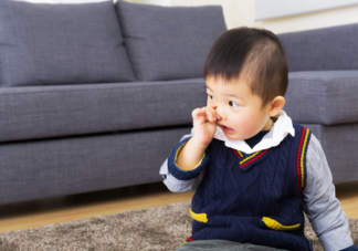 怎么劝阻孩子抠鼻屎 怎么做才能让宝宝减少抠鼻子吃鼻屎