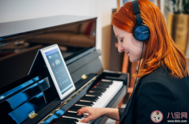 弹钢琴看谱还是看手 什么时候看谱什么时候看琴键