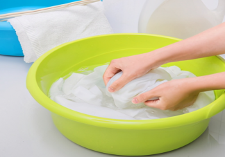 柔顺剂真的可以去除静电吗 柔顺剂是怎么让衣服变蓬松抗静电的