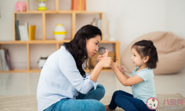 父母教育孩子过程中犯错误怎么办 父母做错事应不应该给孩子道歉