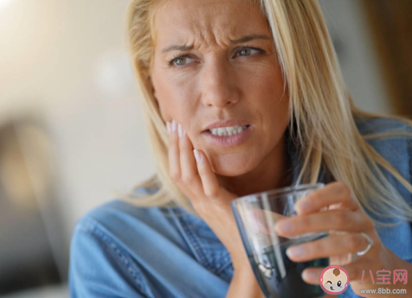 吃食物为什么总是容易塞牙 吃完东西就塞牙剔不出来怎么办 吃食物为什么总是容易塞牙 吃完东西就塞牙剔不出来怎么办