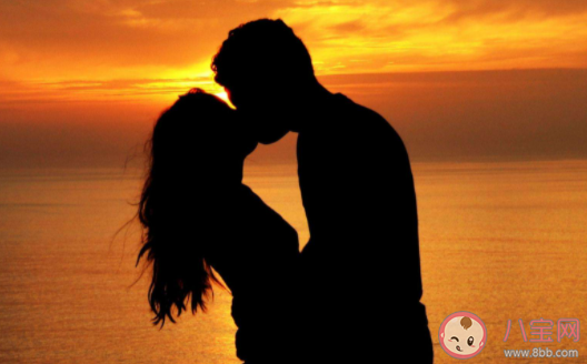 如何看待婚后是否和父母同住 婚后你愿意和父母一起住吗 如何看待婚后是否和父母同住 婚后你愿意和父母一起住吗