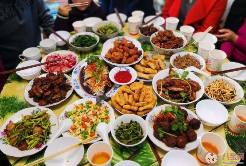 2022虎年吃年夜饭的心情说说句子 2022虎年晒年夜饭的朋友圈说说