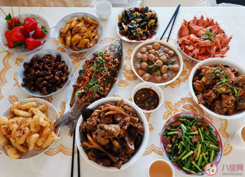 2022虎年吃年夜饭的心情说说句子 2022虎年晒年夜饭的朋友圈说说