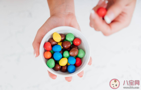可以给孩子吃巧克力吗 孩子可以吃巧克力制品吗 可以给孩子吃巧克力吗 孩子可以吃巧克力制品吗