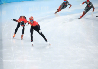 短道速滑运动员转弯时为什么会用手摸地 蚂蚁庄园2月13日正确答案