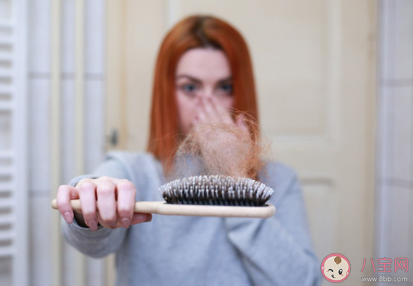 每天掉多少头发是病理性脱发 这10种情况脱发会找上门 每天掉多少头发是病理性脱发 这10种情况脱发会找上门