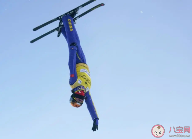自由滑雪为什么运动员还要训练跳水 自由滑雪是怎样的运动