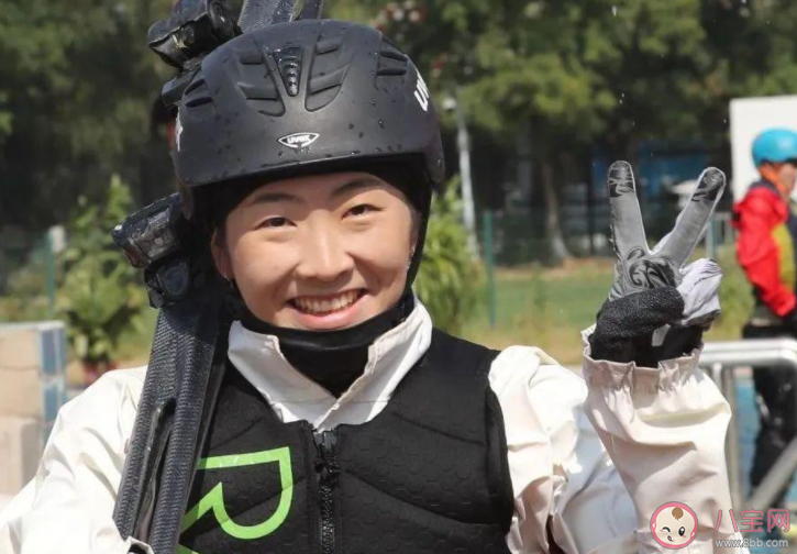 自由滑雪为什么运动员还要训练跳水 自由滑雪是怎样的运动