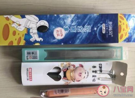 警惕玩具式文具让孩子成瘾 如何看待玩具式文具 警惕玩具式文具让孩子成瘾 如何看待玩具式文具