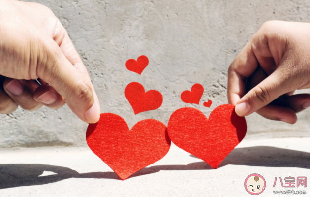 有的人一聊天就觉得别人喜欢自己 仅仅靠聊天能让一个人喜欢自己吗 有的人一聊天就觉得别人喜欢自己 仅仅靠聊天能让一个人喜欢自己吗