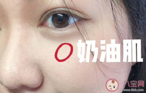 化妆卡粉严重是皮肤缺水吗 化妆卡粉该怎么办才好