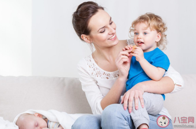 你愿意为了孩子放弃工作吗 该不该为了孩子放弃工作