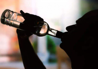 喝酒会变傻吗 到底喝酒有什么危害