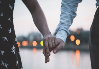 婚姻里谈钱伤感情吗 为什么好的婚姻关系离不开钱