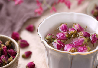 红玫瑰与白玫瑰效果有什么不同 玫瑰花怎么正确冲泡