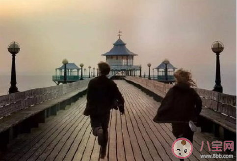 爱对了人是什么体验 怎样才是爱对了人 爱对了人是什么体验 怎样才是爱对了人