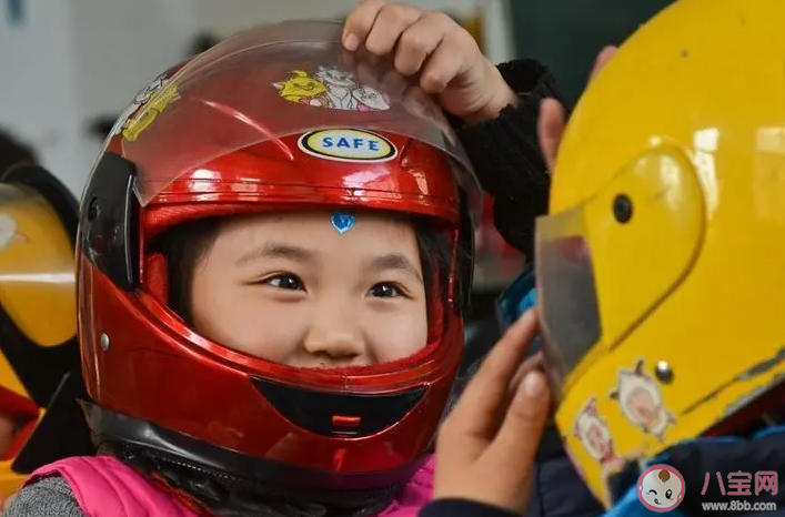 家长骑电动车接送孩子上学要给孩子戴头盔吗 蚂蚁庄园3月16日答案介绍