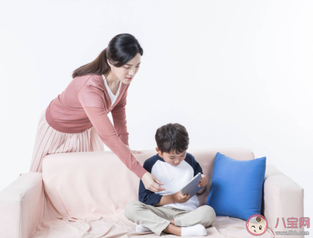 为什么有些父母喜欢贬低自己的孩子 经常贬低孩子会怎样 为什么有些父母喜欢贬低自己的孩子 经常贬低孩子会怎样