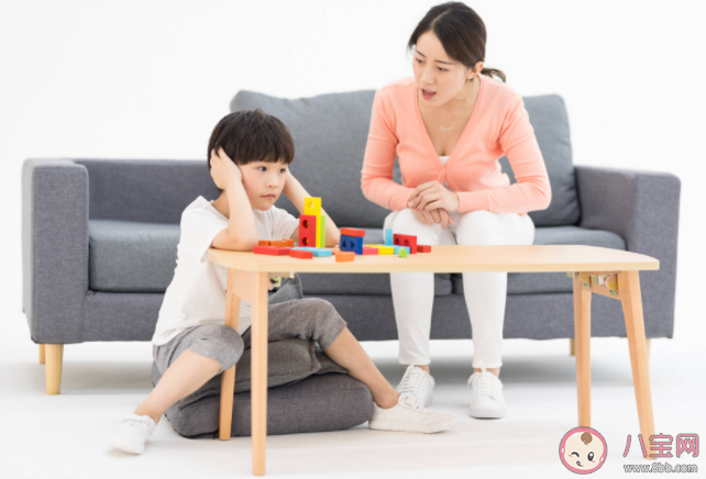 为什么有些父母喜欢贬低自己的孩子 经常贬低孩子会怎样 为什么有些父母喜欢贬低自己的孩子 经常贬低孩子会怎样