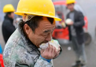 全国多地发布建筑业清退令 超龄农民工路在何方