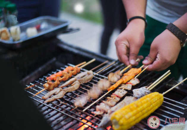 户外烧烤为了生火更快直接把液体酒精倒在木炭上可行吗 蚂蚁庄园3月27日正确答案