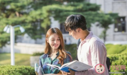 如何和女朋友的闺蜜相处 男生要和女朋友闺蜜走得近吗 如何和女朋友的闺蜜相处 男生要和女朋友闺蜜走得近吗