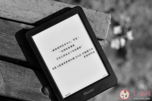 纸质书与电子书如何选 什么类型适合电子书哪些适合读纸质书