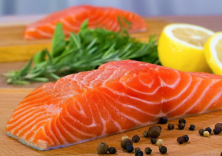 生吃三文鱼会感染寄生虫吗 怎样吃三文鱼最健康