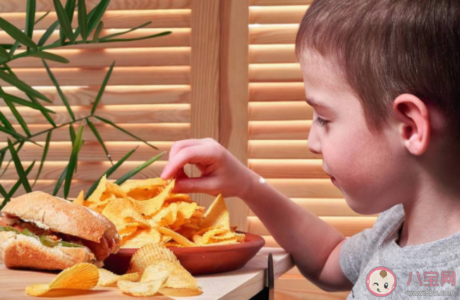 禁止孩子吃零食好吗 孩子吃零食上瘾怎么办