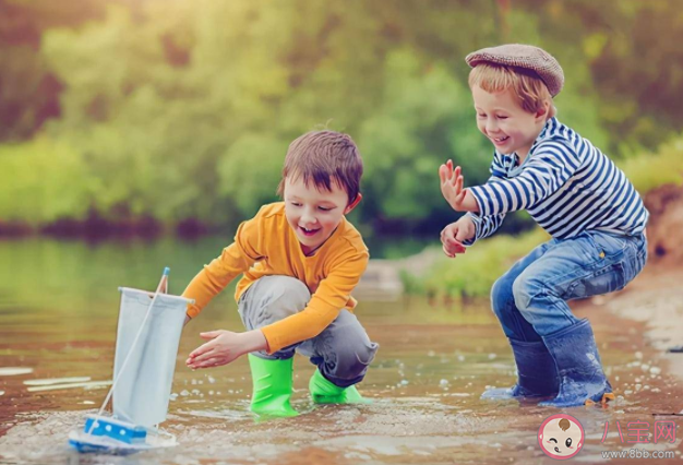 为啥有人既社恐又社牛 如何引导孩子正确社交 为啥有人既社恐又社牛 如何引导孩子正确社交