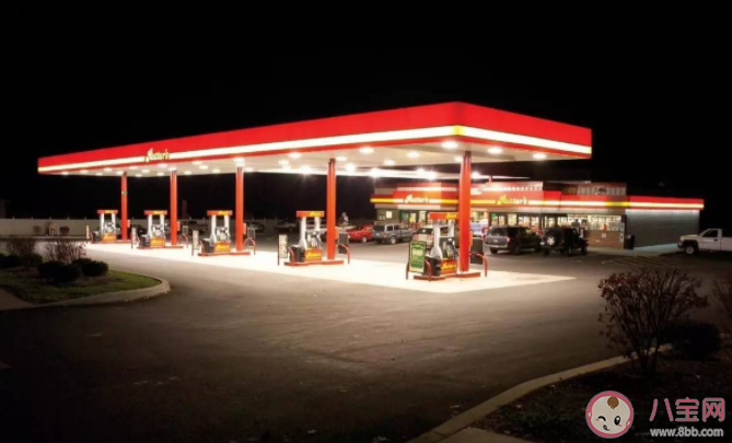 加油站里为什么禁止打电话 加油站加油还有哪些事项要注意