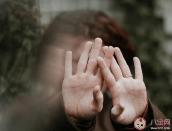 极度自卑的妈妈可以培养出阳光的孩子吗 如何提升自我价值感