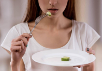 节食减肥会导致脂肪肝吗 预防脂肪肝还要注意这些