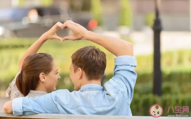 为什么很多人憧憬大学恋爱 想在大学谈恋爱是什么原因