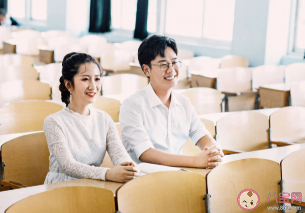 为什么很多人憧憬大学恋爱 想在大学谈恋爱是什么原因