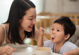 越晚给孩子加盐越好吗 不同年龄盐的建议摄入量是多少