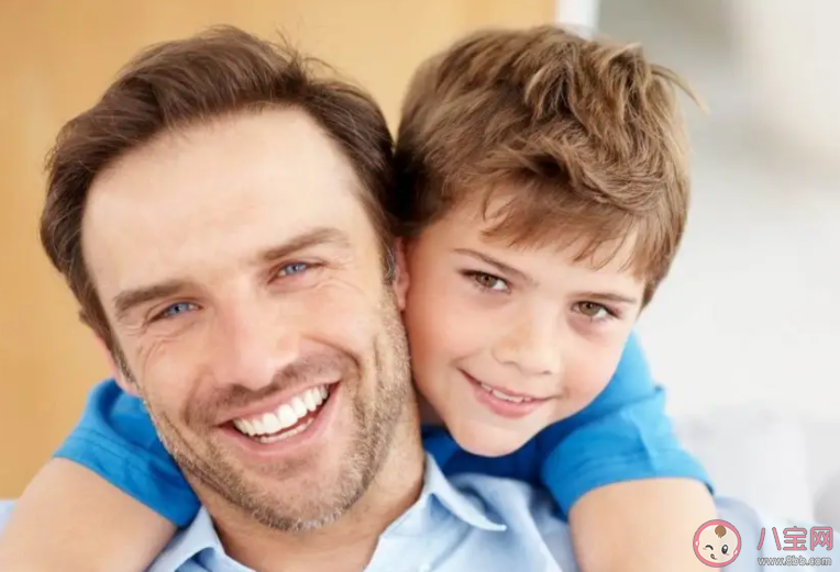 生活中父亲带娃有什么优缺点 父亲带娃优点和缺点分别是什么 生活中父亲带娃有什么优缺点 父亲带娃优点和缺点分别是什么