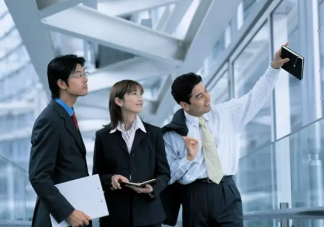 年轻人如何混职场 职场环境对年轻人友好吗