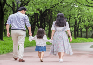 鸡娃教育更熬孩子还是家长 应不应该卷起来