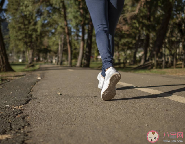 不同人群的走路方式有什么不同 哪些走路方式是错误的 不同人群的走路方式有什么不同 哪些走路方式是错误的