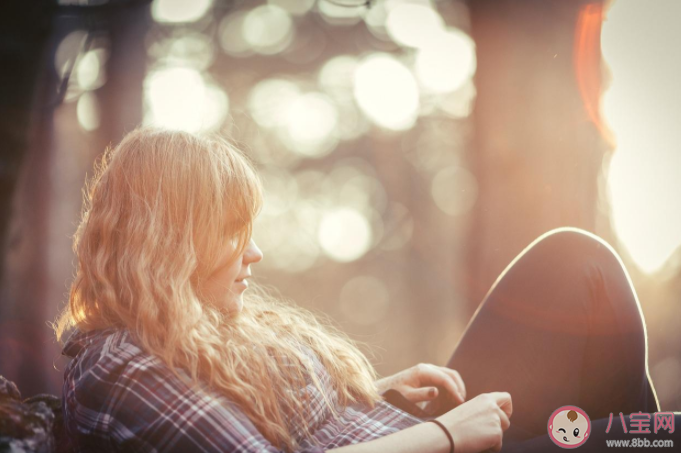 为什么说要先谋生再谋爱 感情里爱重要还是生存重要 为什么说要先谋生再谋爱 感情里爱重要还是生存重要