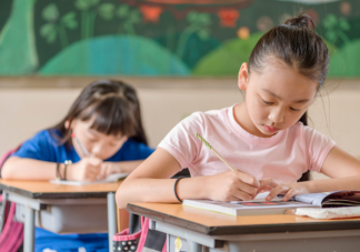 孩子小学阶段应该陪学还是放养 什么时候陪学什么时候放养