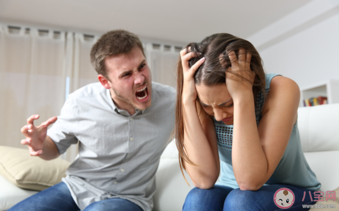 夫妻俩总是因为小事闹离婚该怎么办 夫妻吵架要忍气吞声吗