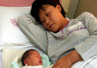 生完娃皮肤真的会加速衰老吗 生孩子越多衰老越快吗