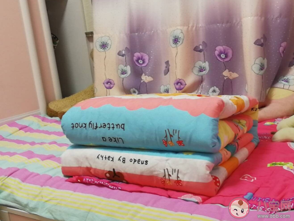 起床后多久叠被子比较好 被子有味道怎么办 起床后多久叠被子比较好 被子有味道怎么办