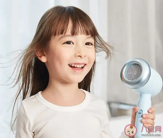 你会立即吹干头发吗 洗完头发要不要吹干 你会立即吹干头发吗 洗完头发要不要吹干