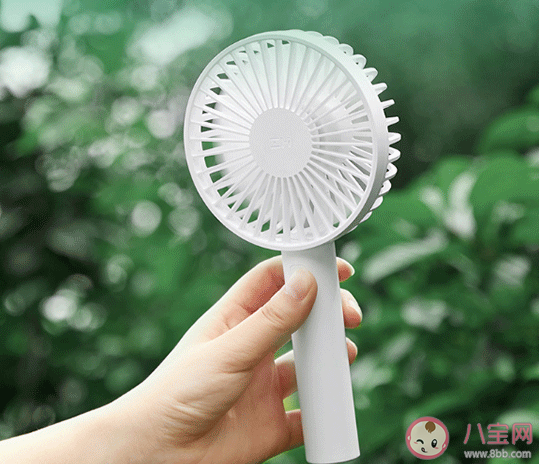 怎么放电风扇最能让房间凉爽起来 电风扇怎么放置最凉快