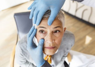 老花眼只属于老年人吗 老花眼有哪些典型症状