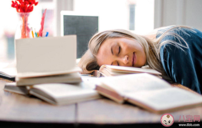 为什么午睡醒来会觉得孤独 午睡与不午睡的人差别在哪 为什么午睡醒来会觉得孤独 午睡与不午睡的人差别在哪